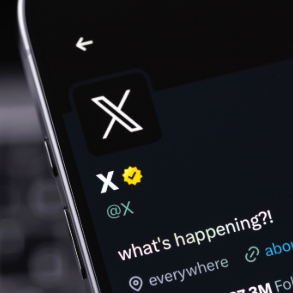 An image showing X (Twitter) logo and Twitter marketing strategy.